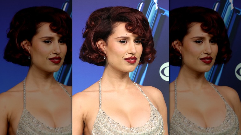 Raye wearing her hair in a glamorous bob that featured tight, sculpted ringlets