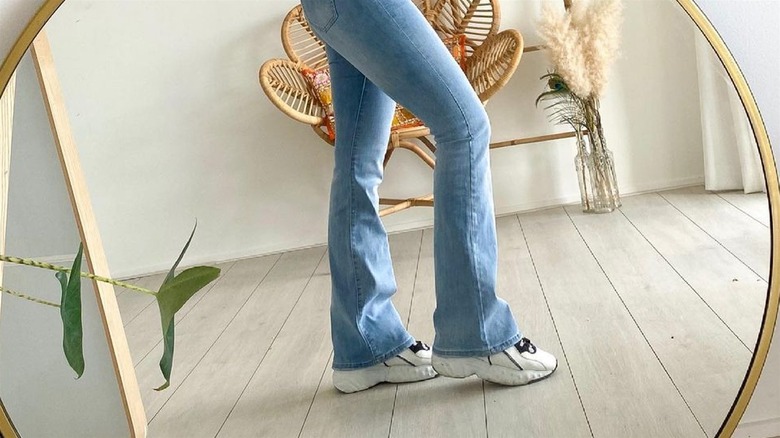 Flared jeans with sneakers