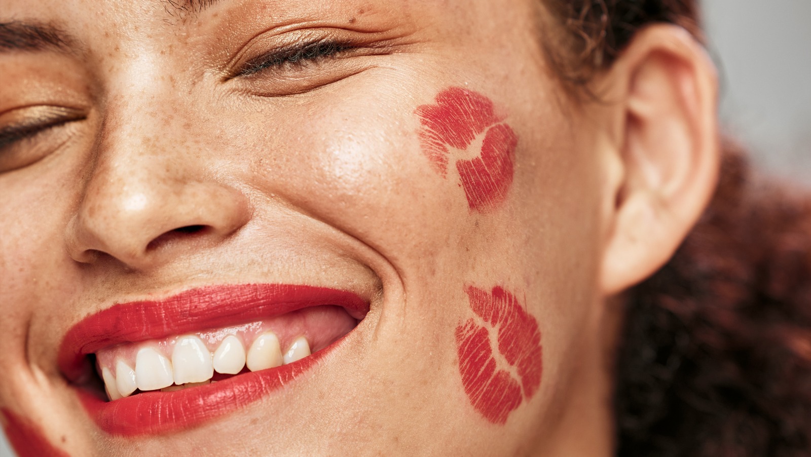 How To Wear Red Lipstick - Find the Best Red Lip Colour For Your Skin Tone