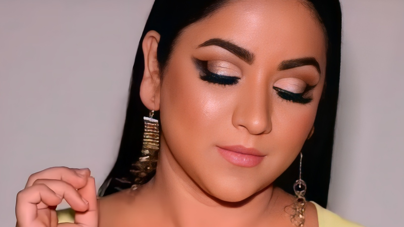 Here's How To Nail The Angel Wing Eyeliner Look