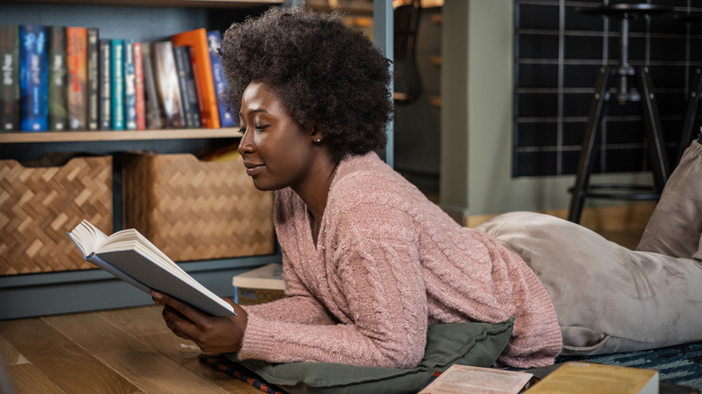 Woman reading a book 