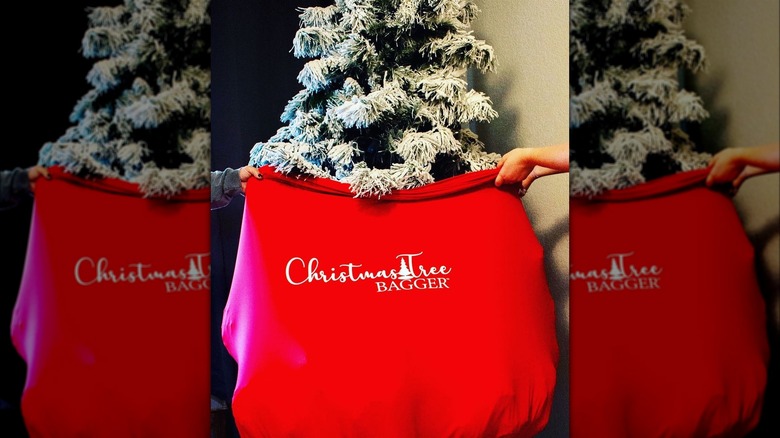 A Christmas Tree Bagger