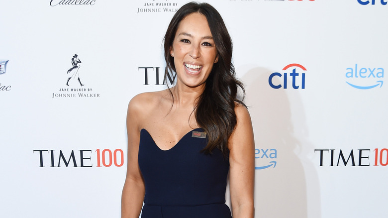 Joanna Gaines smiling on the red carpet in 2019
