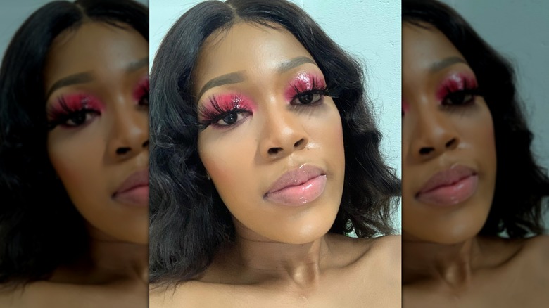 Pink glossy eyes 