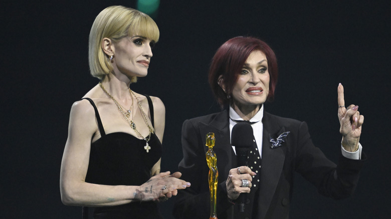 Kelly and Sharon Osbourne at an event