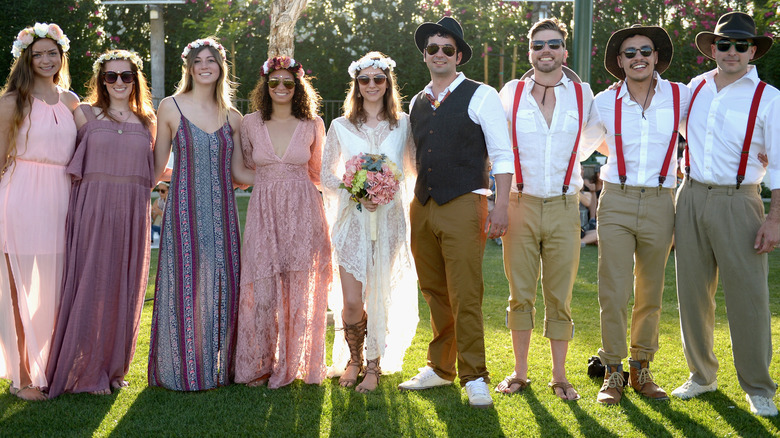 Bridal party with pink dresses 