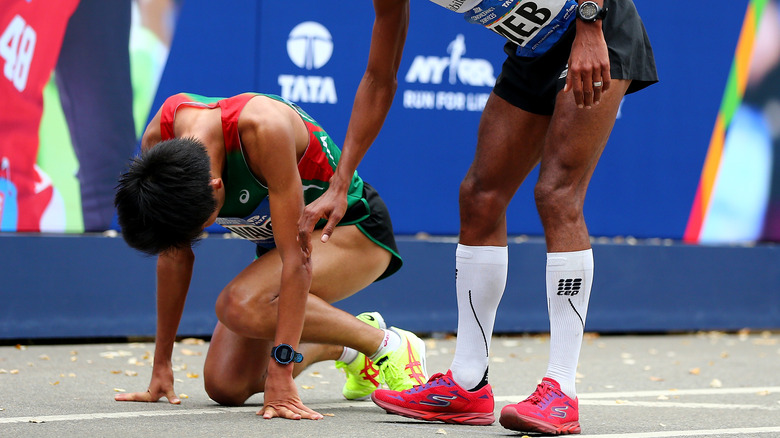 Runner helping competitor