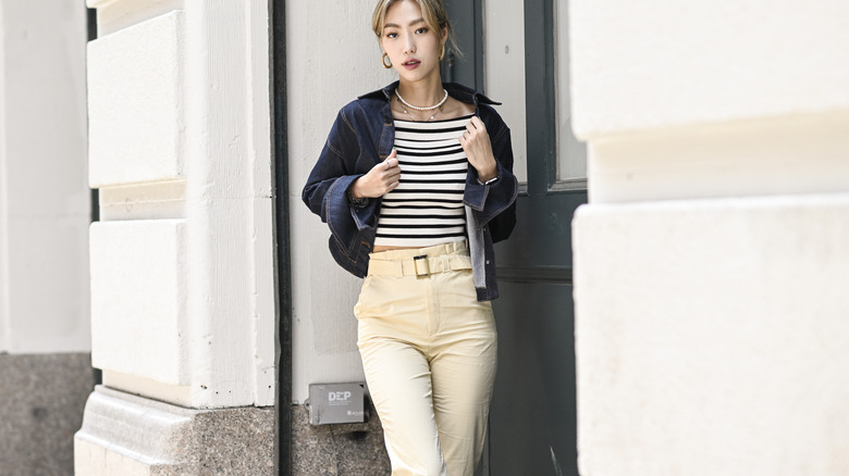 Woman wearing light yellow