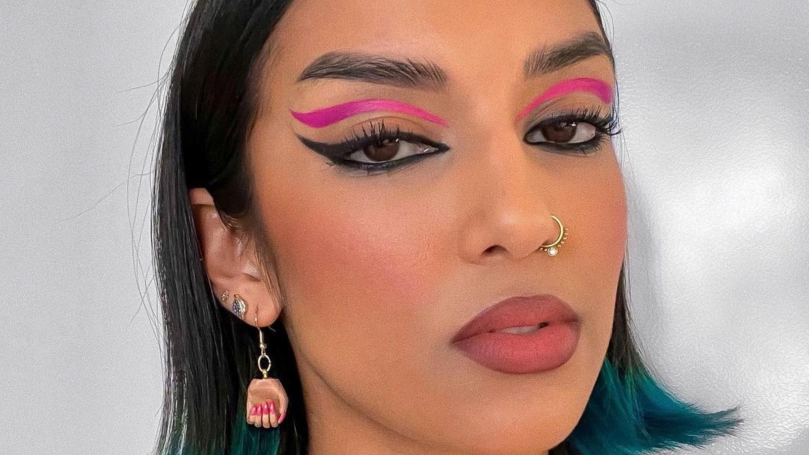 How To Master Floating Eyeliner For NextLevel Makeup Looks