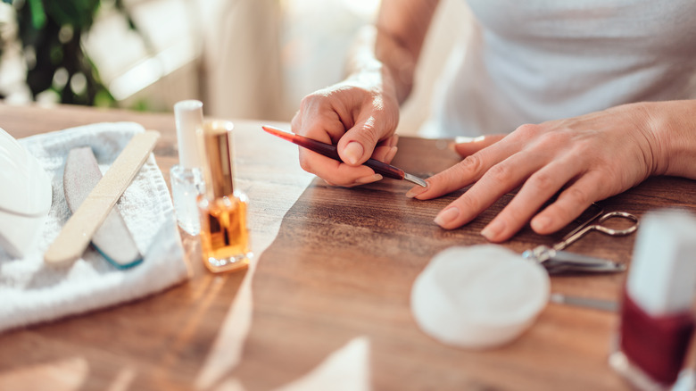 Cleaning nails