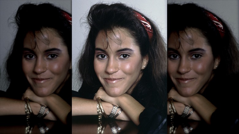 Young Jami Gertz posing during a photoshoot in 1986