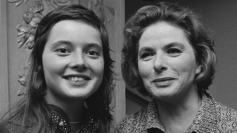 Black-and-white photo of Ingrid Bergman and Isabella Rossellini smiling together in 1971