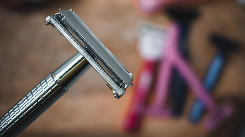 Metal safety razor