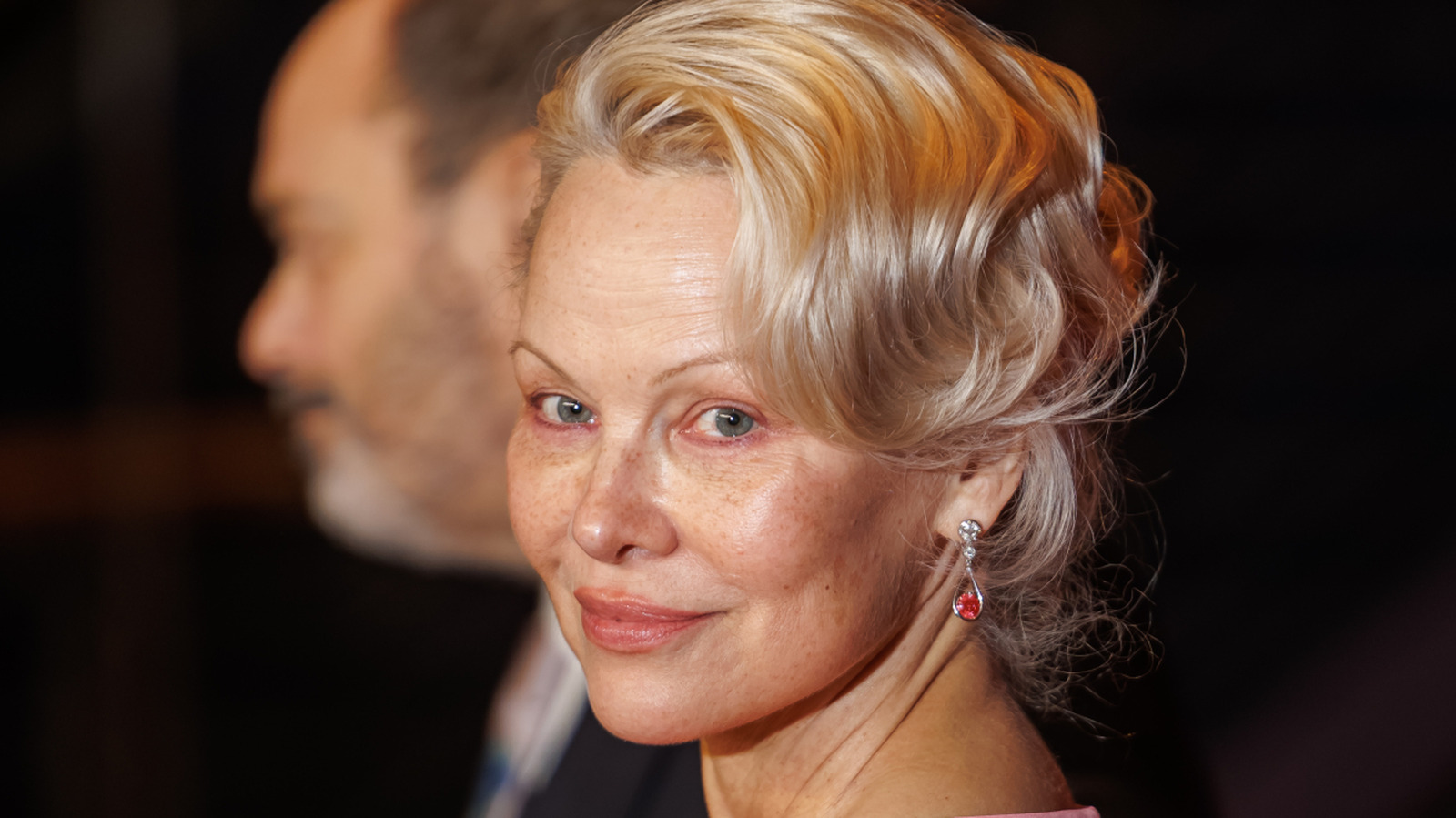 It Was Hot In The '70s And '90s: The Returning Accessory Trend Pamela Anderson Is Co-Signing - Women