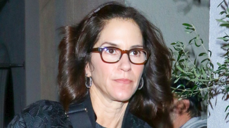 Jami Gertz on the streets of Los Angeles after adopting gray blending in 2019