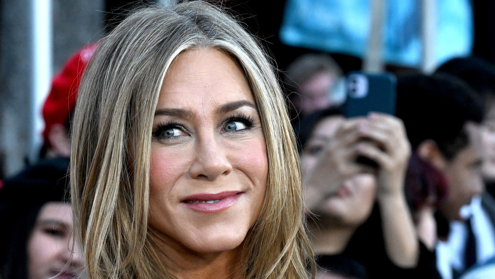 Jennifer Aniston At 50 Didn't Want To Go Gray — Now She's Rocking It ...