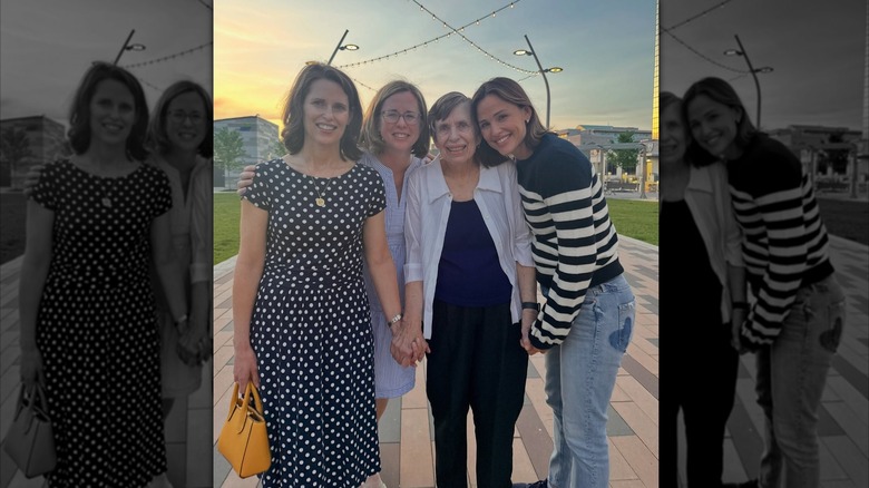 Jennifer Garner and her mother and sisters in August 2025