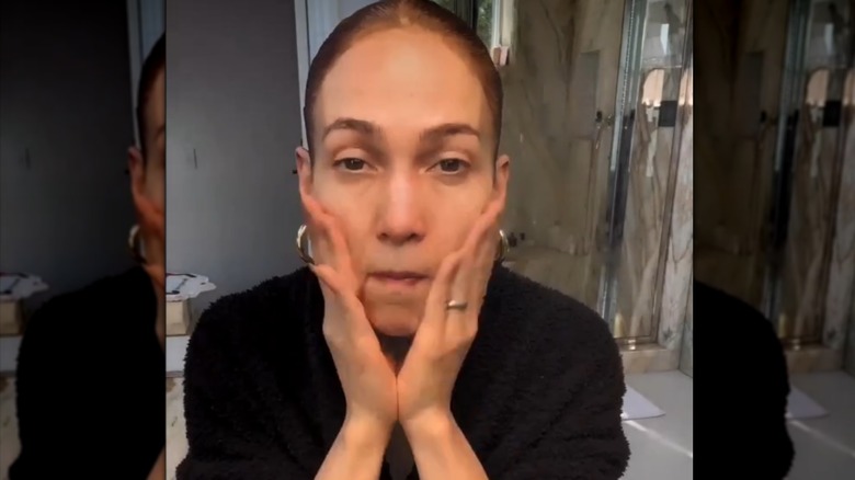 Jennifer lopez showing her skincare routine