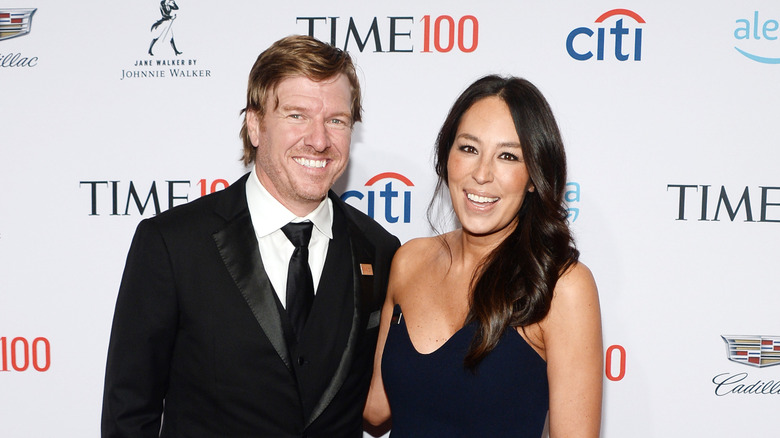 Joanna and Chip Gaines smile on the red carpet in 2019