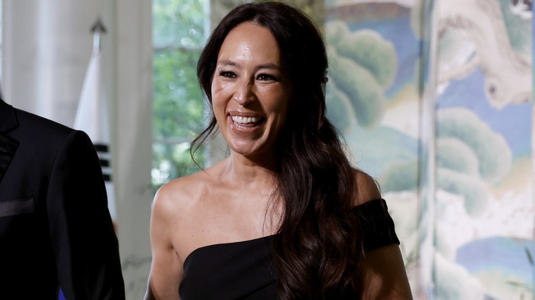 Television personalities Chip Gaines and Joanna Gaines arrive for the White House state dinner for South Korean President Yoon Suk-yeol at the White House on April 26, 2023