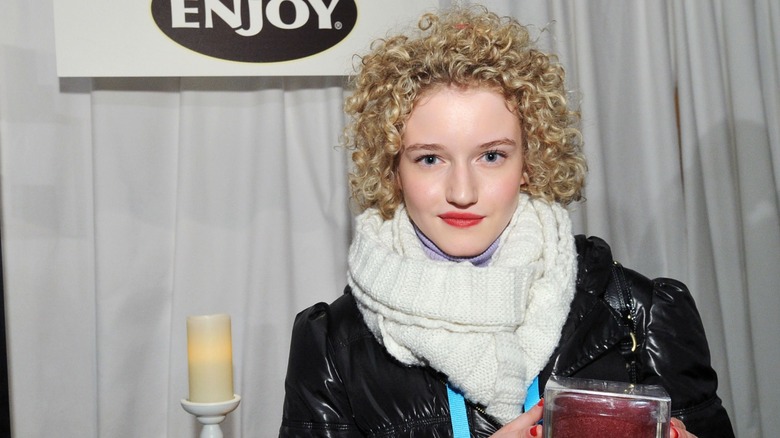 Julia Garner posing in 2011