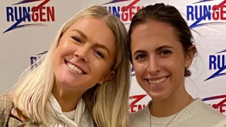 Karoline Leavitt posing without foundation on her chin