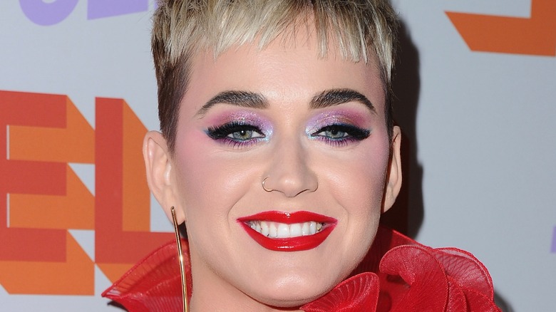 Katy Perry with heavy, colorful makeup at a Stella McCartney event in 2018