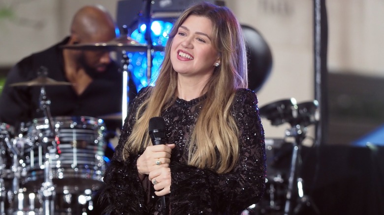 Kelly Clarkson performing in 2025