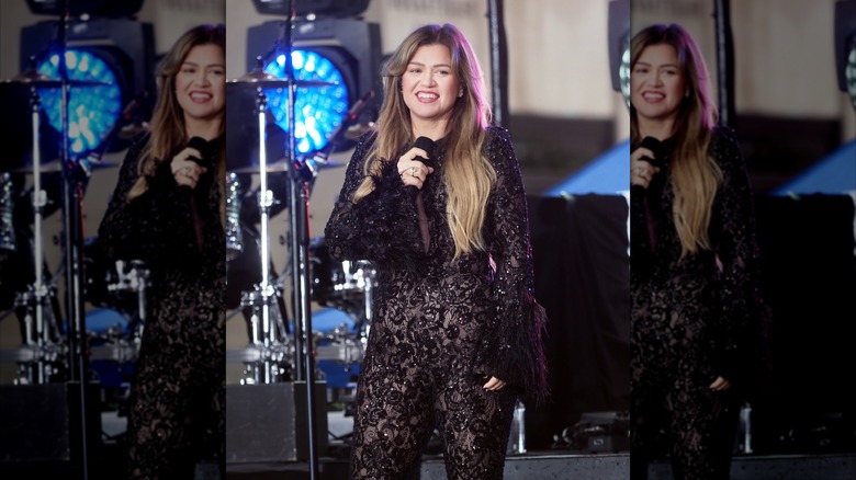 Kelly Clarkson performing on the Today show in 2025