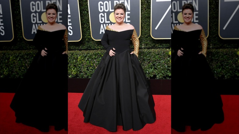 Kelly Clarkson on the red carpet in a black gown