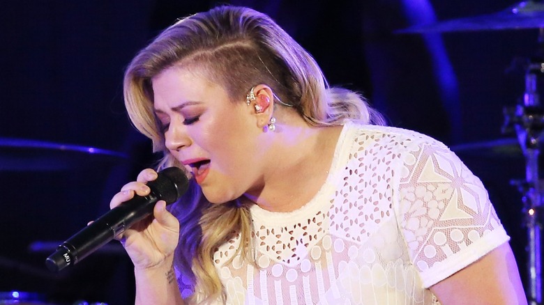Kelly Clarkson with a partially shaved head