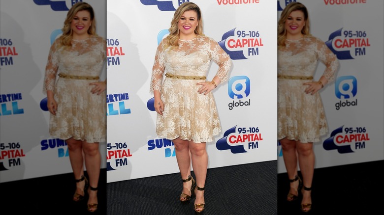 Kelly Clarkson on the red carpet in 2015