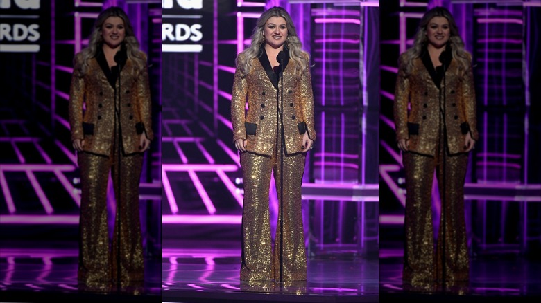 Kelly Clarkson on stage in 2018