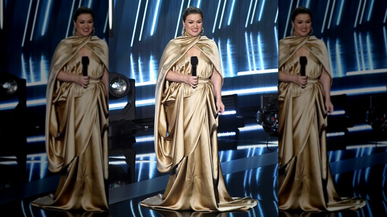 Kelly Clarkson on stage at the 2020 Billboard Music Awards