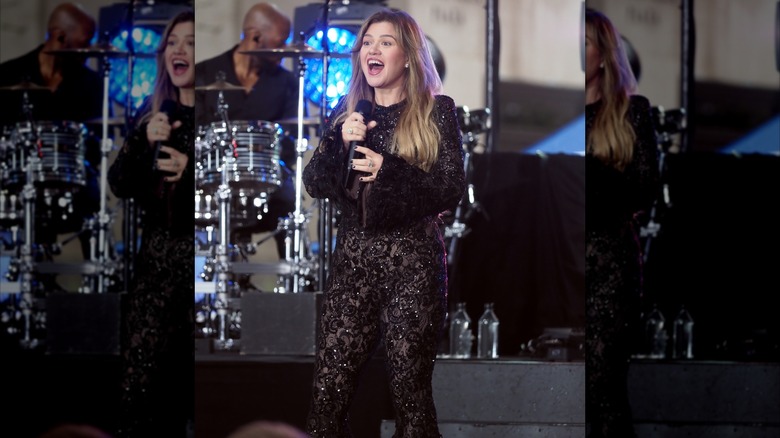 Kelly Clarkson performing in 2025