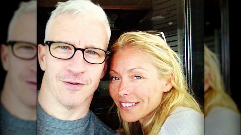 Anderson Cooper taking a selfie with Kelly Ripa