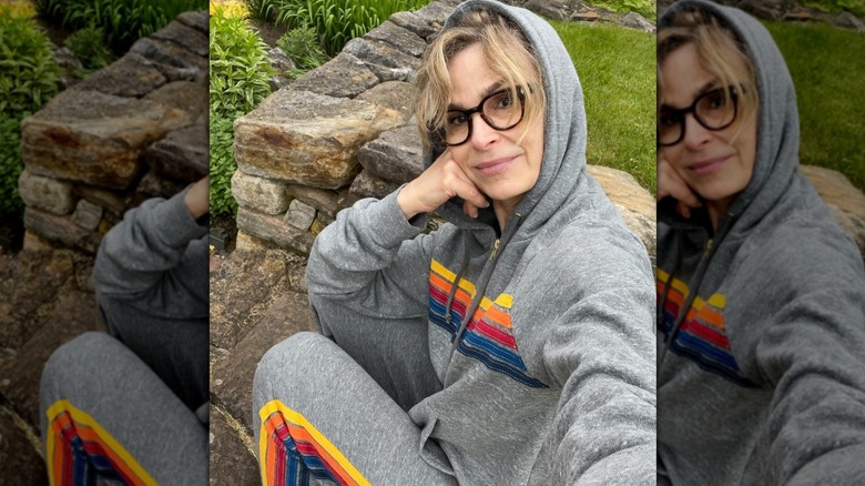 Kyra Sedgwick wearing minimal makeup while being dressed in a running outfit