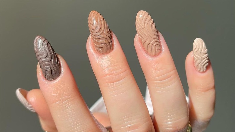 Texture latte nails