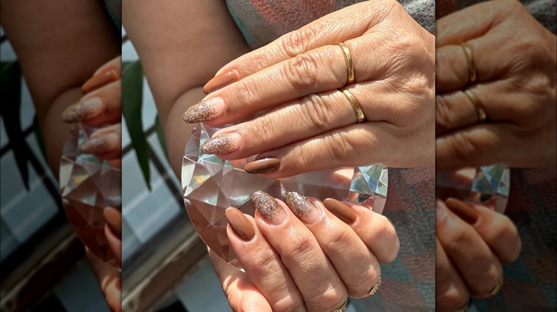 Glitter latte nails