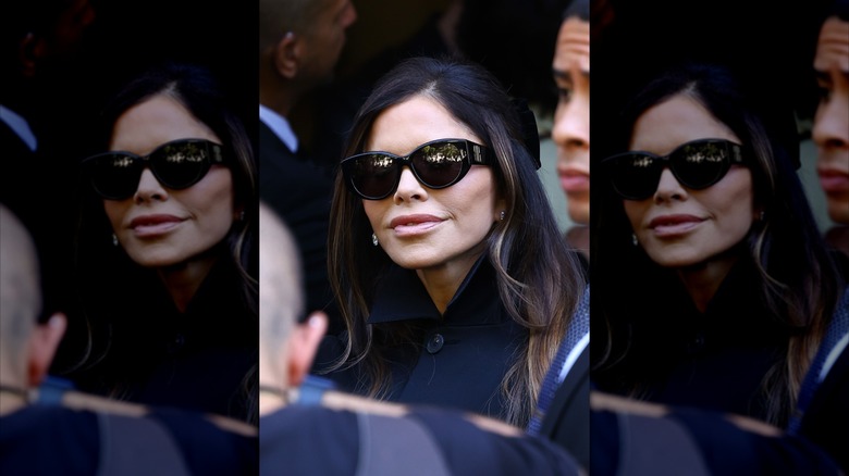 Lauren Sánchez Bezos wearing sunglasses in a crowd