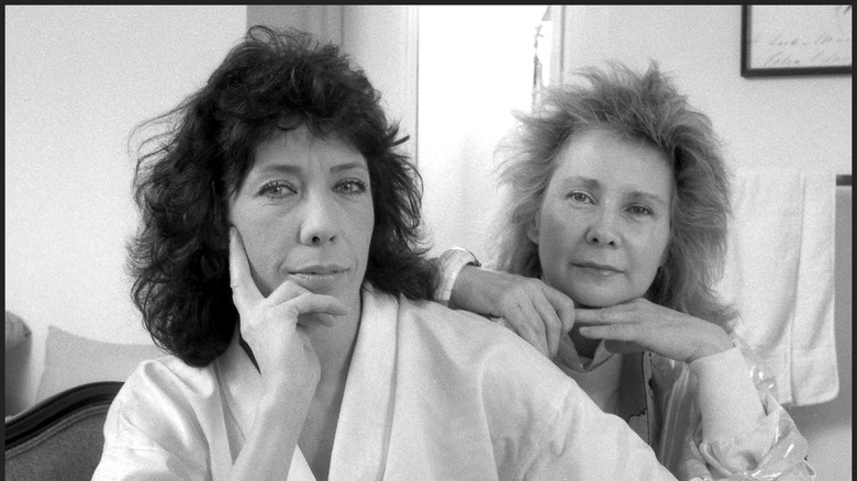 Lily Tomlin posing with wife Jane Wagner