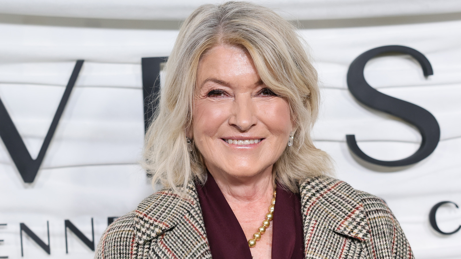 Martha Stewart Said Goodbye To Her Pearls & Co-Signed This Hot '90s Jewelry Trend