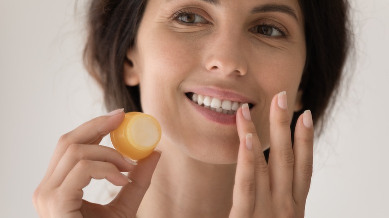 Moisturizing lips 