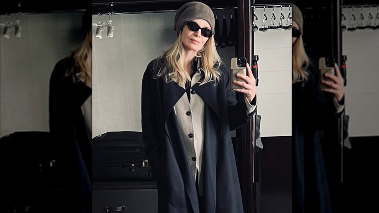 Michelle Pfeiffer poses for a mirror selfie in a hotel in Paris (February 2026)