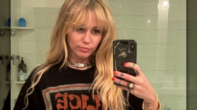 Miley Cyrus takes a selfie in her bathroom