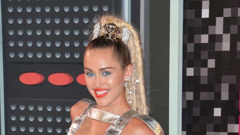 miley cryus at the 2015 mtv awards