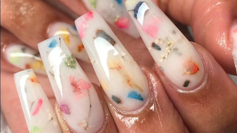 Flower milk bath nails