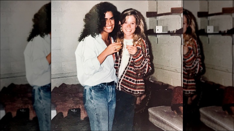 Julie Bowen posing with a friend as a teenager