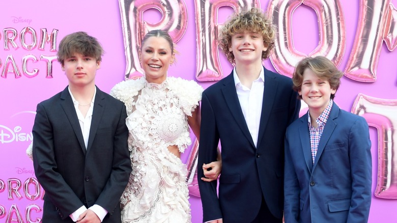 Julie Bowen with her children on the Prom Pact red carpet