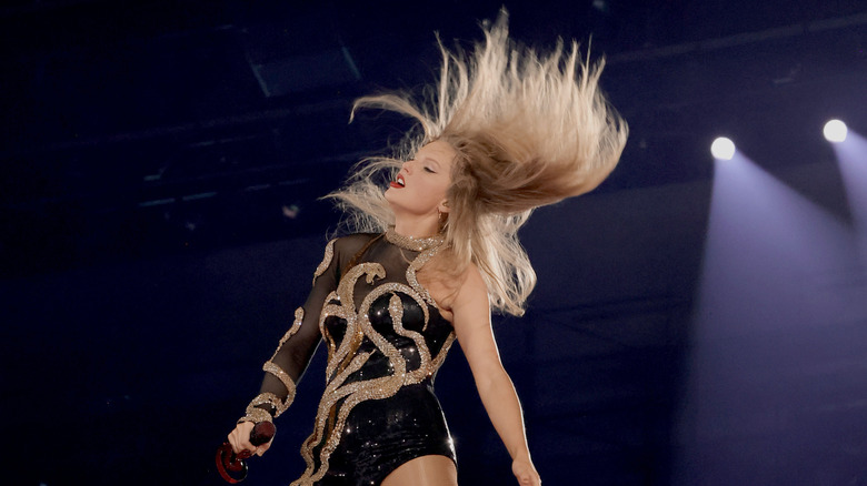 Taylor Swift performing